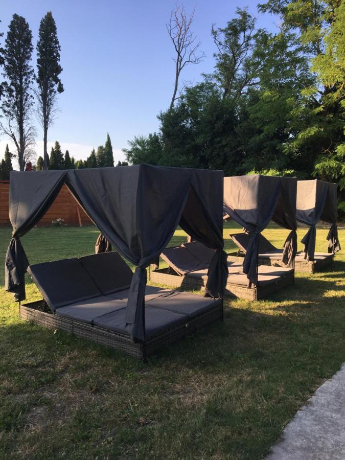 Villa Mas Le Nathakassou Cabannes Esterno foto